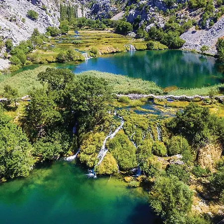 Karin Oasis 2 アパート